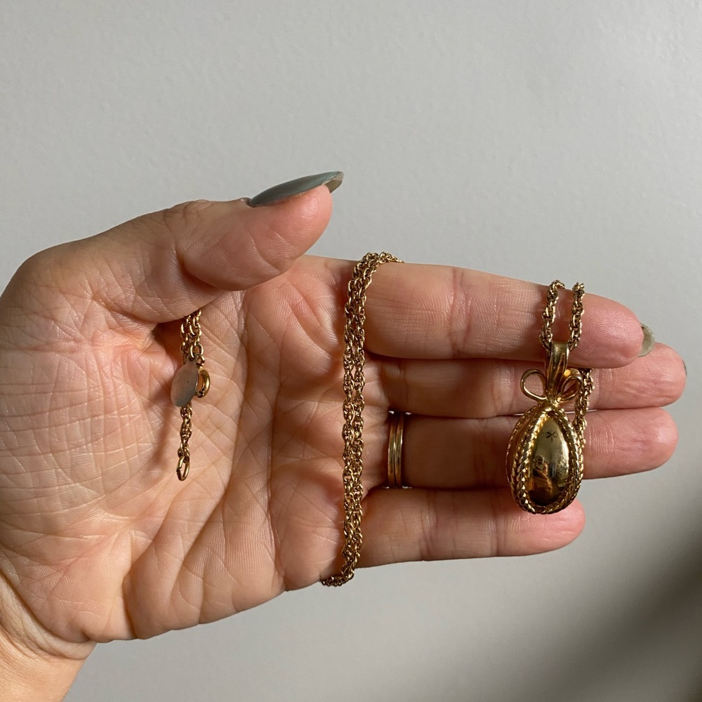 Vintage JOAN RIVERS easter egg gold necklace